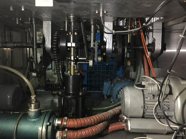 хоолой дүүргэгч машин дотор битүүмжлэх.jpg