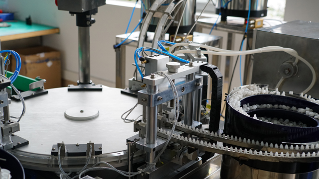 ROTARY шингэнийг хуванцар саванд дүүргэх.jpg