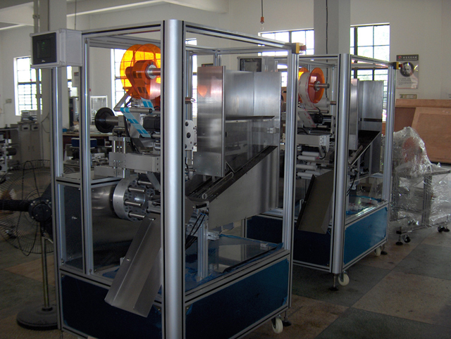 tubes labeling machine in stock хоолой шошголох машин.jpg