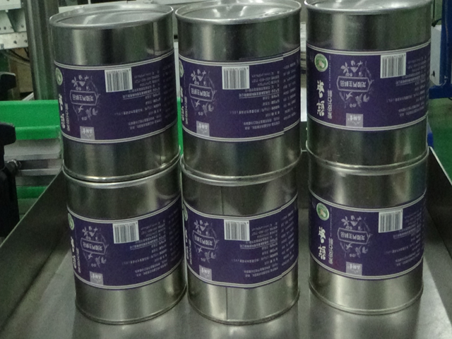 automatic vertical round bottle labeling equipment Дугуй лааз шошгологч ETIKETTIERMASCHINE.jpg