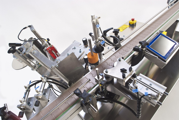 round bottle labeler equipment дугуй лонх шошголох төхөөрөмж.jpg