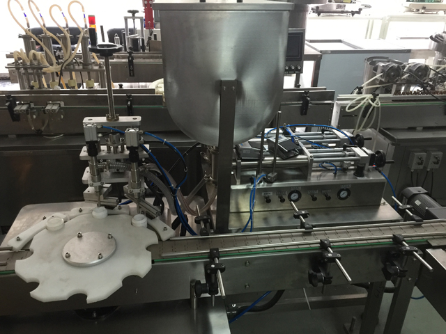 хоёр лонхтой дүүргэх машин.jpg