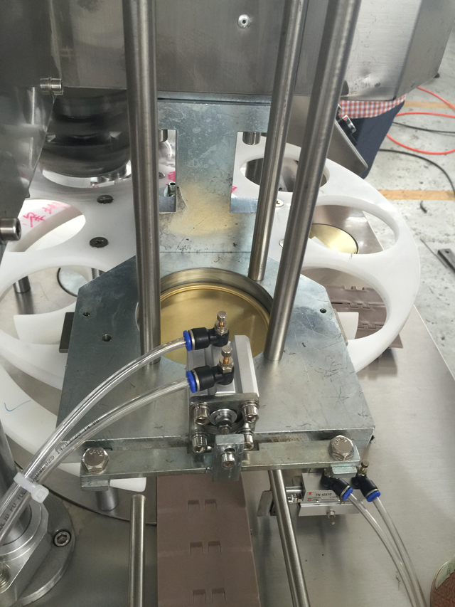 лааз битүүмжлэх машин.jpg