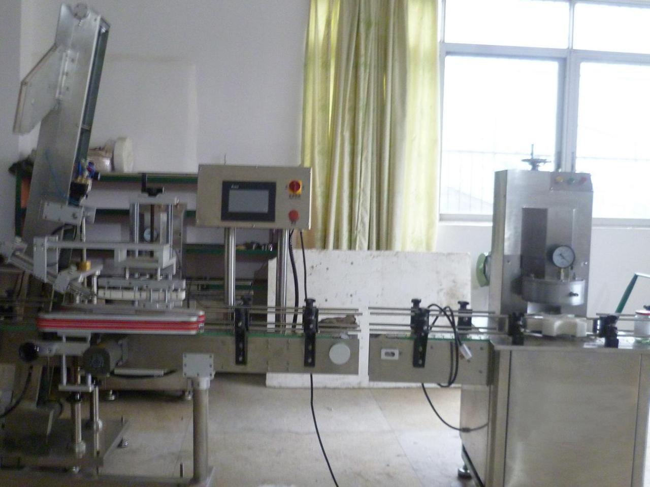 vacuum capping machine with cap placement шилэн саванд хийх вакуум таглаа.JPG