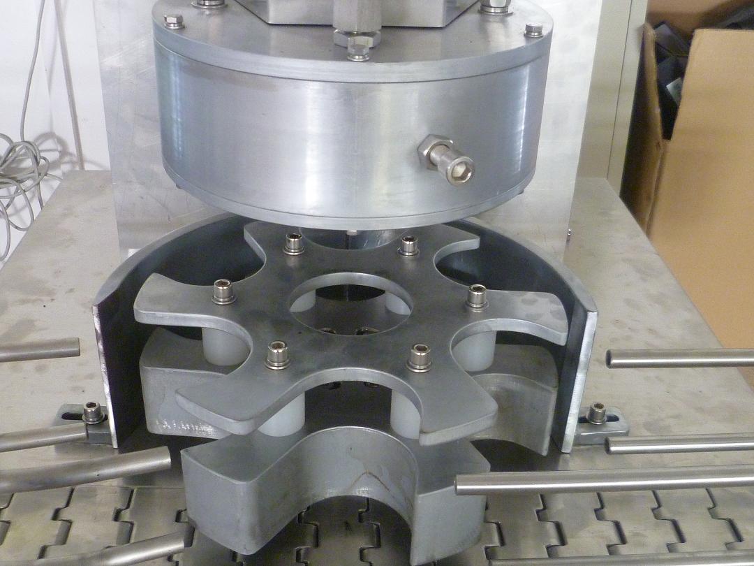 rotary vacuum capper machinery вакуум таглах машин эргэдэг толгой.JPG