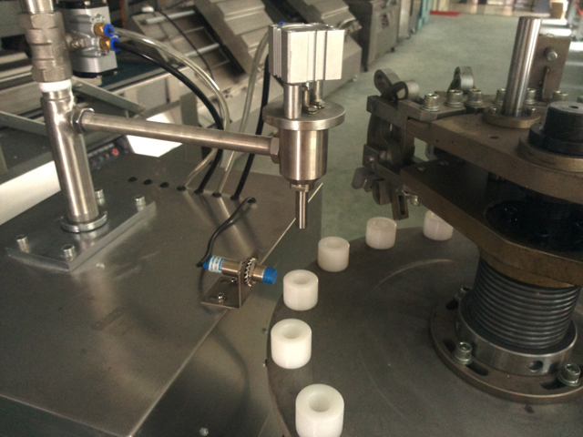 filling nozzles for aluminum tubes filling process металл хоолойд битүүмжлэх чигжээс.jpg
