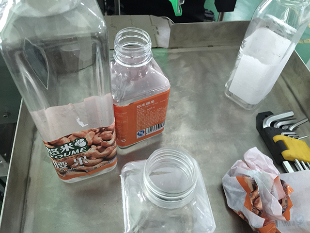 Хавтгай лонх шошгоны машин өнхрөх шошго (2).jpg