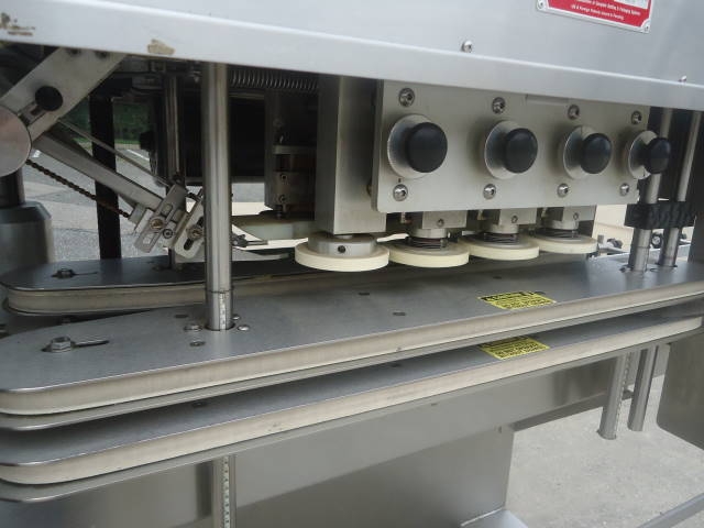 high speed linear screw capping machines өндөр хурдны шураг таглаа.jpg