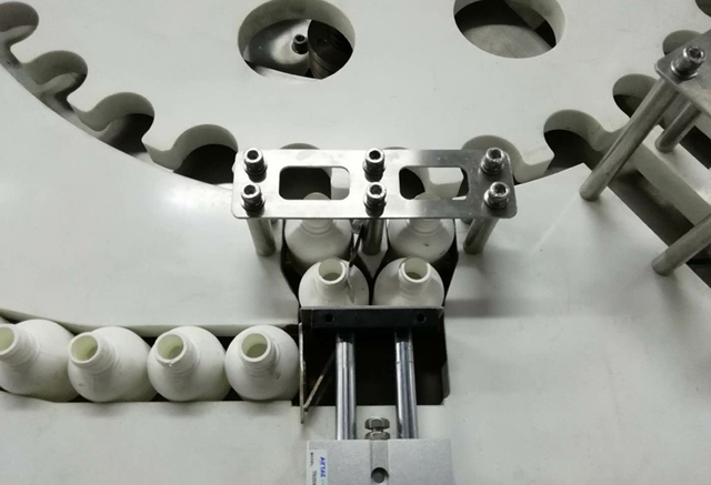 лонх тэжээгч.jpg