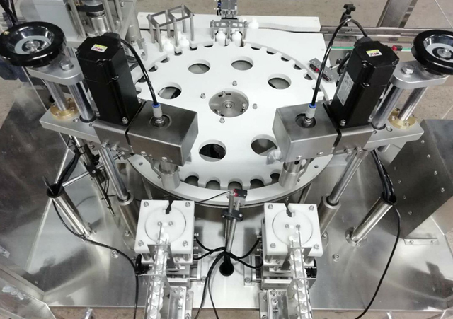 лонх робот гар тэжээгч.jpg