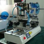 Пневматик хавтгай дөрвөлжин дугуй савыг кодлогчтой өнхрөх шошголох машин