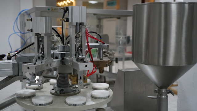 хоолой дүүргэгч битүүмжлэгч plastic.jpg