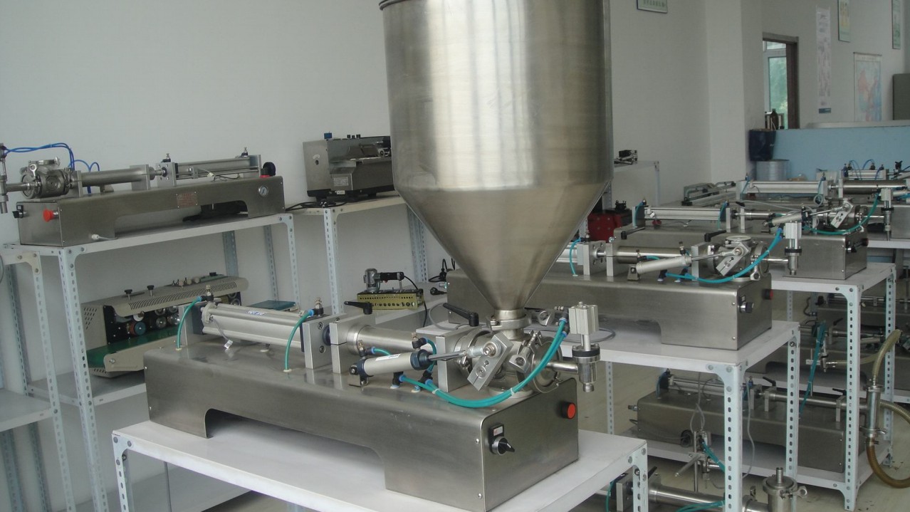 liquid cream lotion filling equipment pneumatic Цөцгий ба шингэн дүүргэгч машин.jpg
