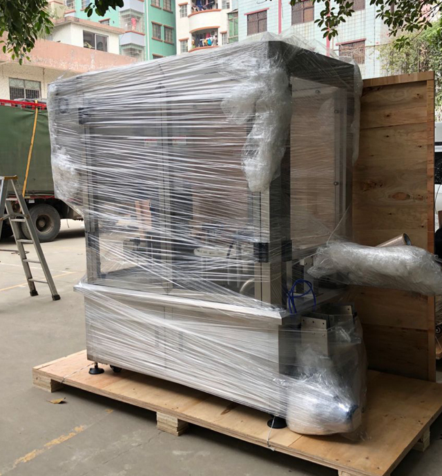 модон хайрцагт цөцгийтэй савыг таглах машин