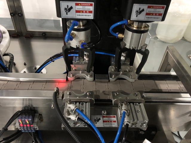 толгойг таглах.JPG